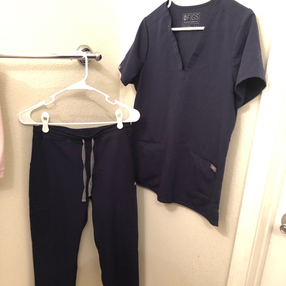 FIGS Women’s Casma Top + Yola Skinny Pants-NAVY